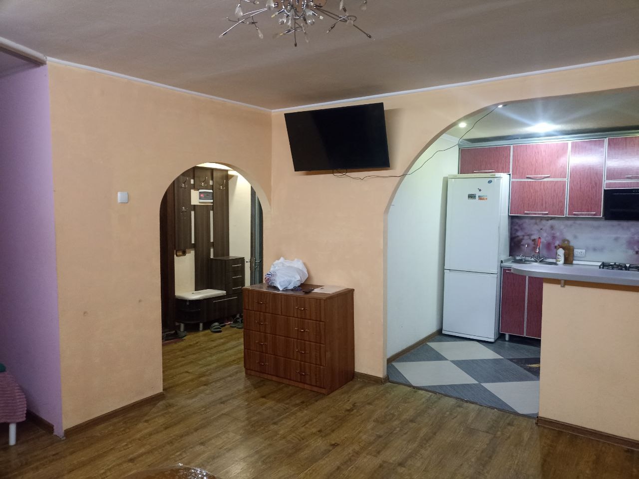Сдам 1к студию на Городке ОР, ул. Осипенко, 1/9эт. 🔹Для одного человека, командировванным мужчины или женщины, военным, госслужащим. ❗Строго славянской национальности 🔹В квартире выполнен качественный ремонт, кухня-студия, а/о, двухспальная кровать, кондиционер, холодильник, стиральная машинка, утюг. Цена 40т...