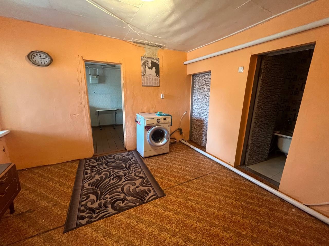 Продам дом на улице Крымская ( район 33 школы). Общая площадь дома 116 м2, земли 6 соток , участок ровный. Дом кирпичный, очень теплый. 5 комнат , кухня и санузел в доме. Потолки высокие. Хороший котел. Состояние дома заходи и живи . Новые ворота и забор. Хорошее месторасположение . Рядом школа , детский сад ...