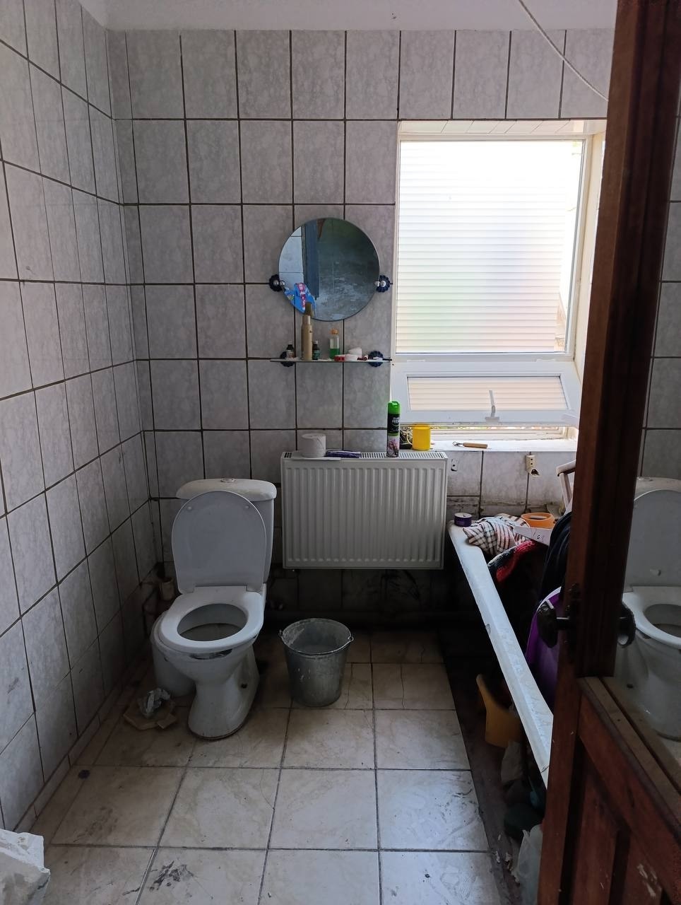 Продам дом улица Мухина, общая площадь 48,7 кВ м. Три комнаты , две изолированные, окна частично м/п, стены под чистовую отделку, новый двухконтурный котел, радиаторы, с/у в доме. Навес и заезд для автомобиля, газифицированная летняя кухня. 10 минут пешком до центра. , земля 2 сотки. Цена 4100000 рублей + 795...
