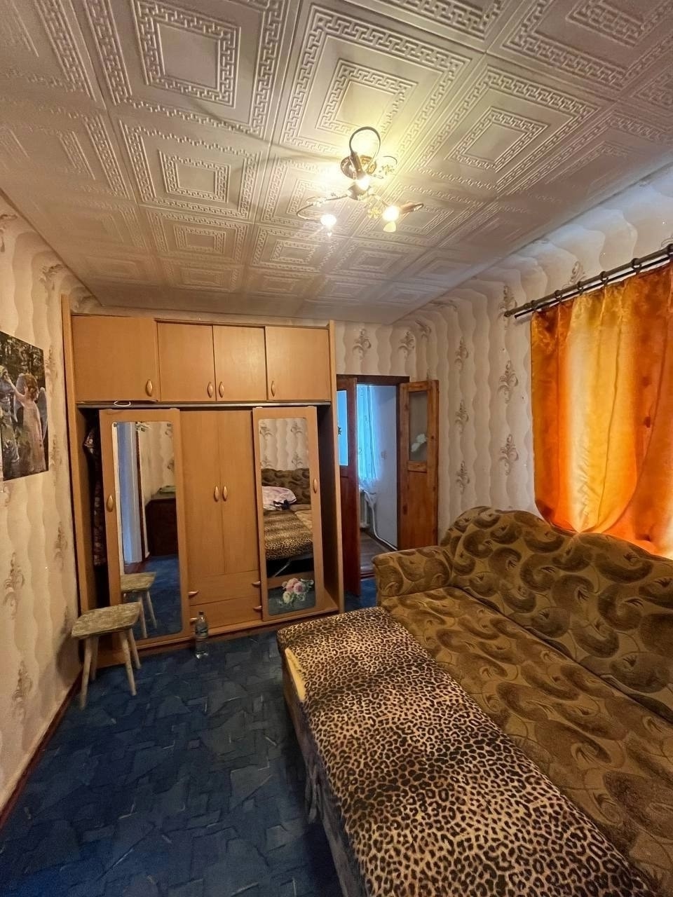 Продам дом п. Хрящеватое, ул. Магистральная ✅ Общая площадь - 61.4м2. В доме 4 жилые комнаты, кухня и санузел. Обычное жилое состояние, радиаторы частично поменяны, окна М/П, все коммуникации заведены, отопление - котел, который отапливает и дом и флигель. ✅ На участке дом, флигель ( кухня и жилая комната), г...