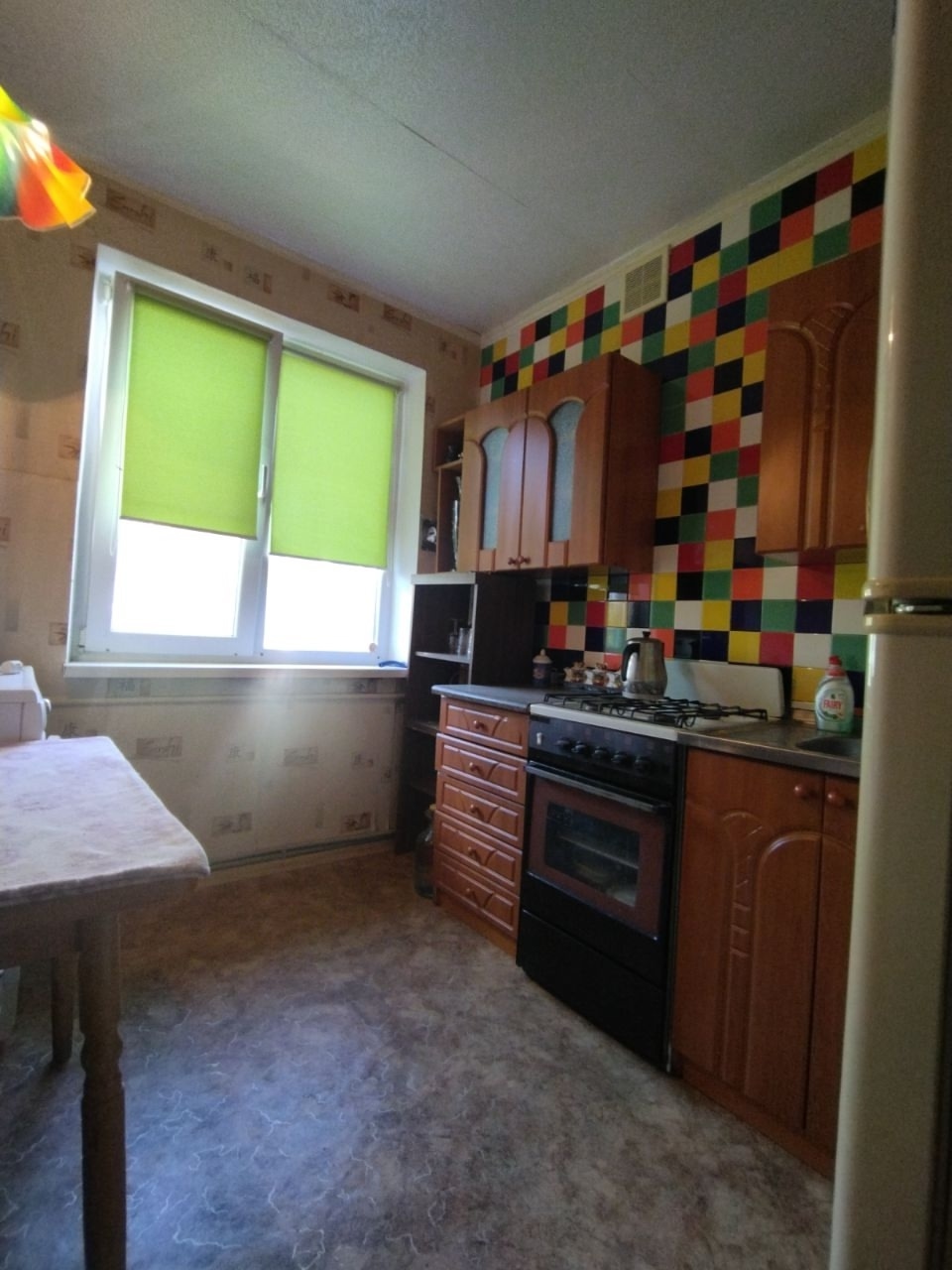 Продам 2 комнатную квартиру в Жовтневом районе на кв Волкова дом 15, расположенная на на 5 этаже 5-этажного дома.Общая площадь квартиры составляет 46 кв.м. Автономное отопление, двух контурный котел. В квартире хороший ремонт, натяжные потолки. Окна металлопластиковые, балкон застеклён. В квартире остается ме...