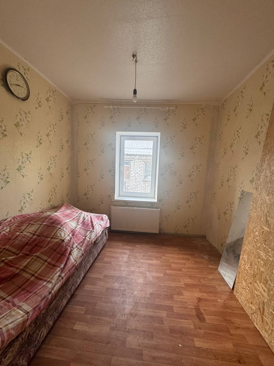 🏡Дом п. Косиора 💰 8 500 000 руб Артемовский район Общая площадь 160 кв. м дом 1,5 этажа. Первая часть дома в жилом состоянии, 5 жилых комнат, кухня 25 кв.м, большой совмещенный с/у в плитке с угловой ванной, котельная. Вторая часть дома из пенобетона, утеплена пенопластом. На втором этаже три изолированные ко...