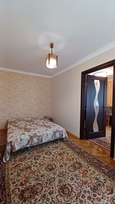 Сдам 2-комнатную квартиру в районе городка Ор Сдается уютная двухкомнатная квартира с хорошим ремонтом. Все необходимые удобства: мебель, бытовая техника, интернет. Удобное расположение, рядом магазины, остановки и школа. Подходит для семьи или пары. 💰 Цена: 35 000+к/у+задлог+услуги ан разово Номер телефона: ...