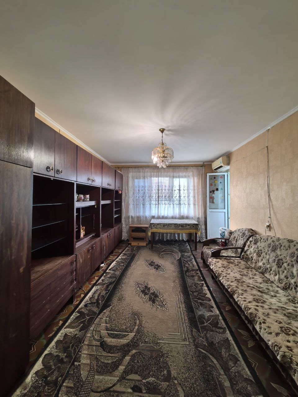 3-комнатная ул. Осипенко дом №5 Цена: 6 900 000 руб. Город: Луганск Район: Жовтневый Городок з-да ОР, ул. Осипенко дом №5 район Курской дуги 9/9 эт., панельного дома, общ. пл. 73,1 кв.м, кухня 7,2 кв.м, лоджия застекленная 5,4 кв.м, есть кладовая, с/у раздельный. Все комнаты изолированные. Жилое состояние. Во...