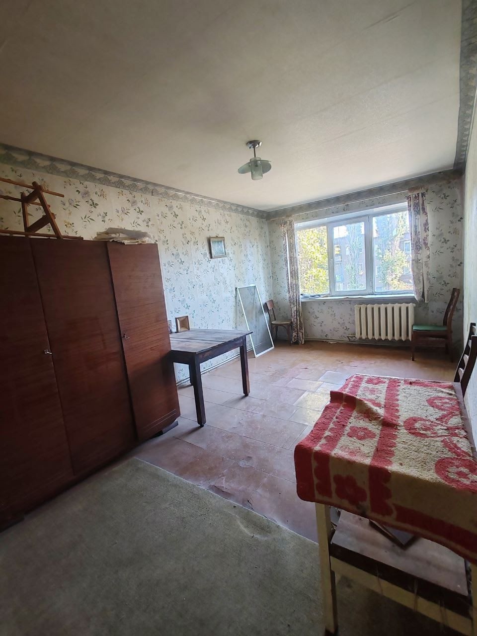 🗝️Продаётся 3-х комнатная квартира🗝️ Общая площадь 60 кв. м Расположение : г. Стаханов, ул. Макерова д.12 Цена 2.150 млн 🔵4 этаж/5 этажного дома 🔵Пластиковые окна. 🔵Железная входная дверь. 🔵Автономное отопление . 🔵Возможна продажа за счёт средств материнского капитала. Хорошее месторасположение. к продаже. По...